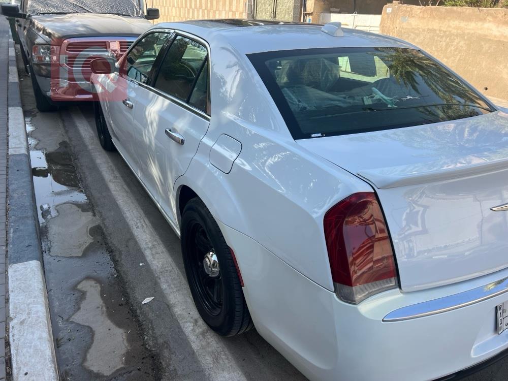 کرایسلەر 300